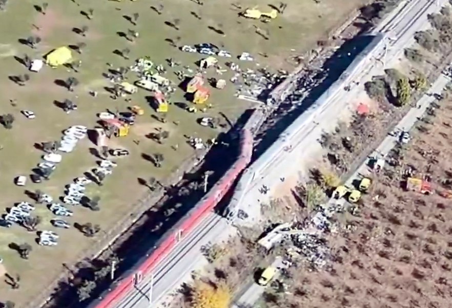 Primele concluzii ale anchetei în cazul accidentului feroviar din Spania: o defecțiune tehnică la semnalizare și o posibilă eroare umană