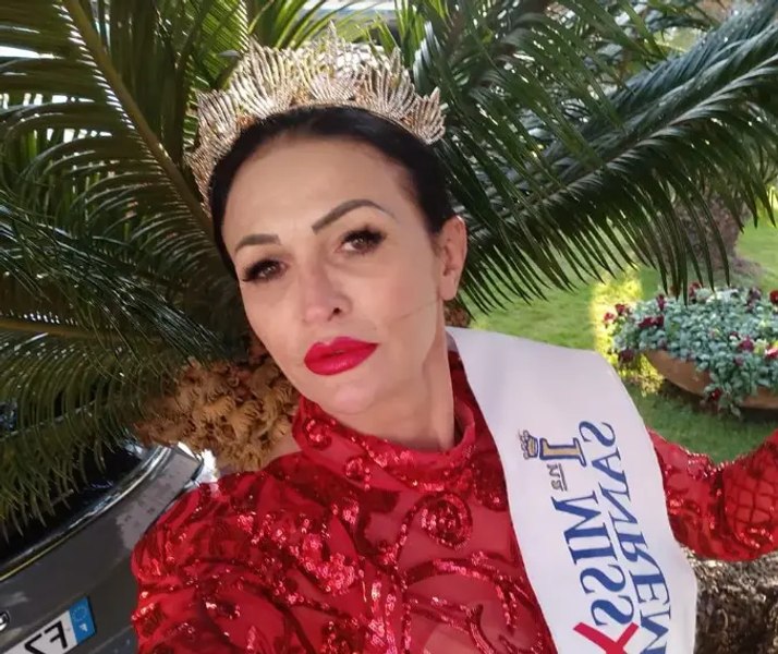 O româncă, renumită în Italia după ce a câștigat un concurs de miss, găsită moartă în casă
