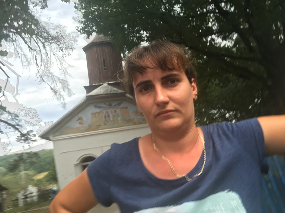 "Plângi, jeleşti, dar nu ştii pe cine", spune Marinela Avram, o vecină din Fârtăţeşti