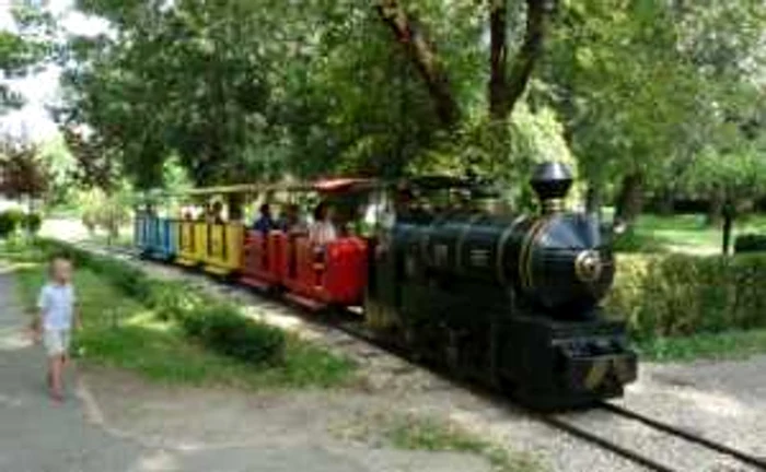 Piteşti: Cu trenuleţul prin parc