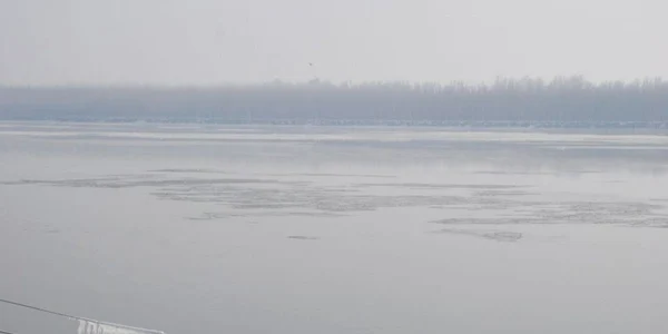 Sloiurile invadează, treptat, fluviul