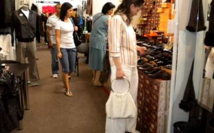 Ploieşti: Îmbrăcăminte de vară la Târgul de toamnă de la sala Doroftei