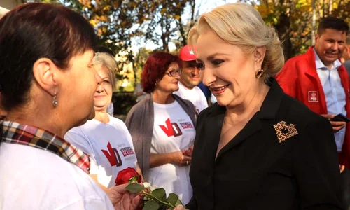 viorica dancila cu brosa inima jpeg