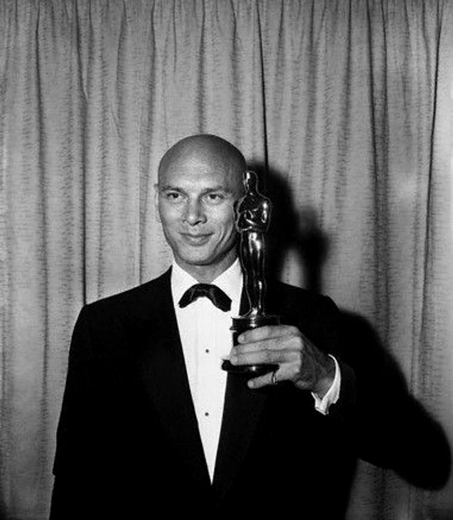 Pentru rolul principal din filmul “Regele și eu”, Yul Brynner a primit premiul Oscar pentru cel mai bun actor (1952)