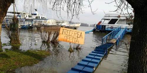 Dunărea a depăşit cota de atenţie la Galaţi FOTO C Crângan