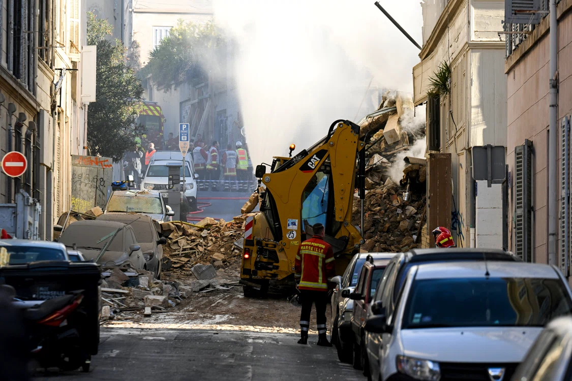 Pompierii au descoperit „două corpuri fără viață” FOTO AFP