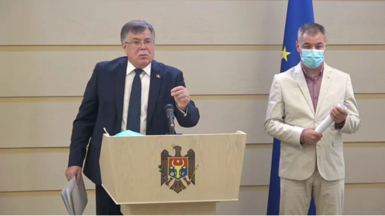Deputaţii Iurie Reniţă şi Octavian Ţîcu