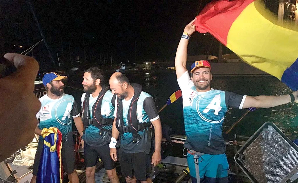 
    Ionuţ Olteanu flutură victorios steagul  în Caraibe, alături de coechipierii săiFotografii: Atlantic Campaigns  
