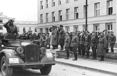 Paradă comună organizată de trupele germane și sovietice în orașul polonez Brest-Livosk, la 22 septembrie 1939 ( Contando Estrelas / Wikimedia Commons)
