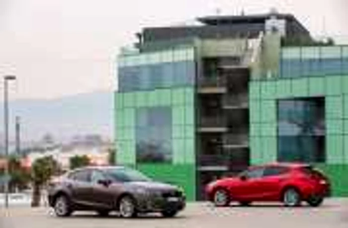 Noua Mazda3 în variantele hatchback şi sedan