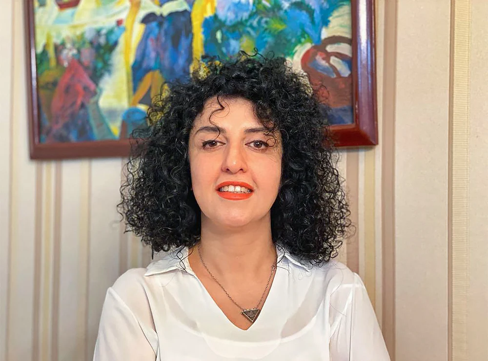 Narges Mohammadi, laureată a Premiului Nobel pentru Pace, scoasă din detenție în Iran pentru îngrijiri medicale. A fost trimisă acasă în stare gravă