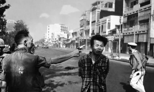 FOTO Pozele trucate care au intrat în istorie: de la o execuţie regizată la inundaţiile date drept tsunami jpeg