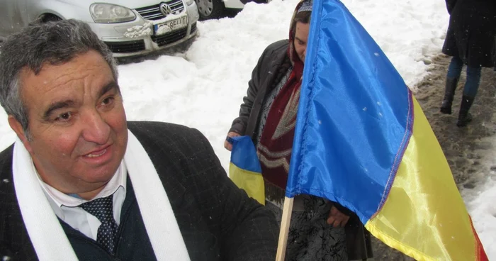 Regele Cioaba a votat cu tricolorul in mana