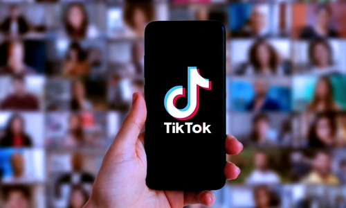 Smartphone cu aplicația TikTok FOTO Shutterstock jpg