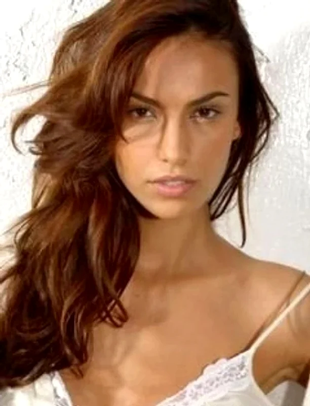 Cum arăta, de fapt, Mădălina Ghenea, înainte să devină celebră / foto: arhiva Click!