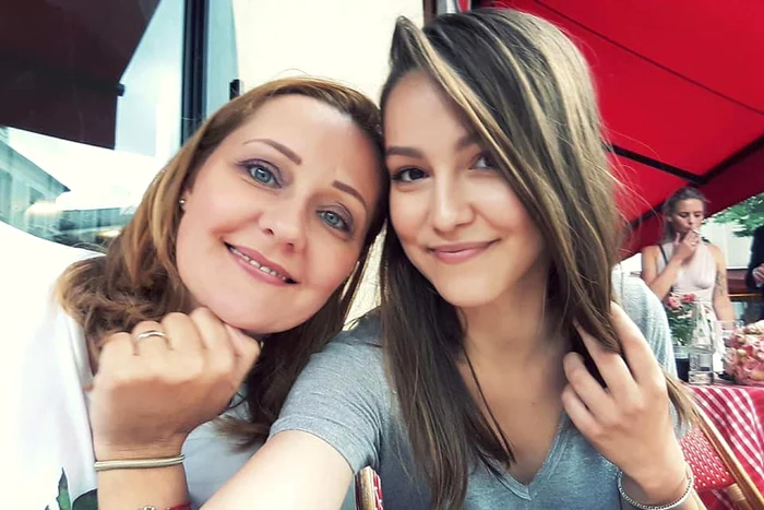 Oana Lasconi își laudă mama Foto: Facebook
