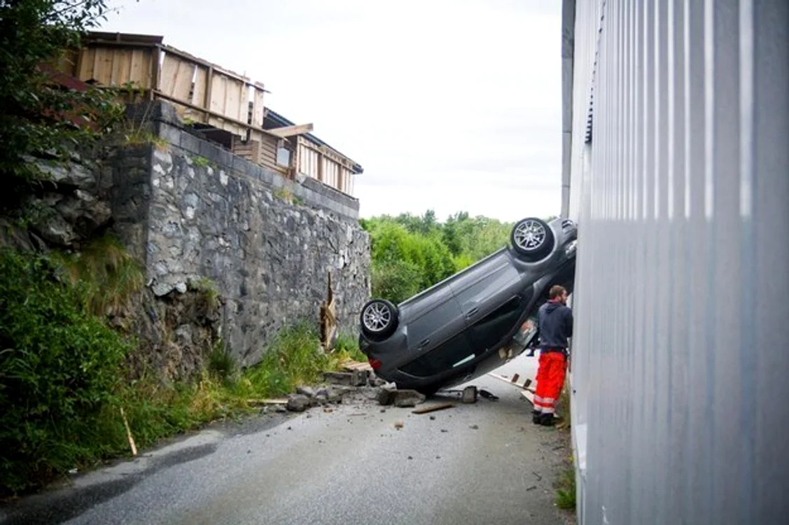 Dacă se întâmplă să confunzi frâna cu accelerația, mașina îți va face o surpriză de proporții