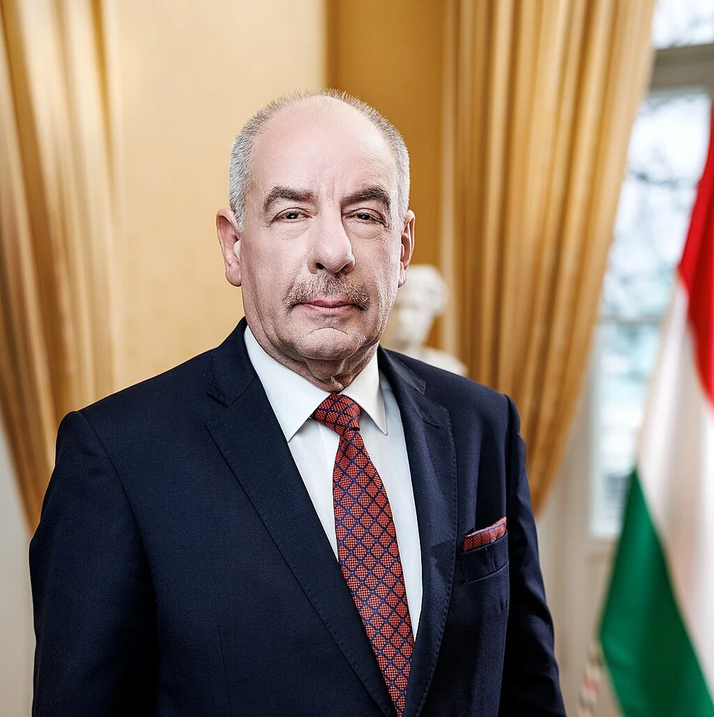 Preşedintele Ungariei și-a semnat singur „demisia”. A promulgat amendamentul constituţional care îi încheie mandatul