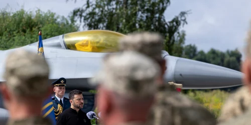 Volodimir Zelenski prezintă primele avioane F-16 sosite în Ucraina FOTO EPA-EFE