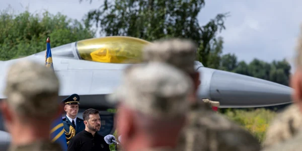 Volodimir Zelenski prezintă primele avioane F-16 sosite în Ucraina FOTO EPA-EFE