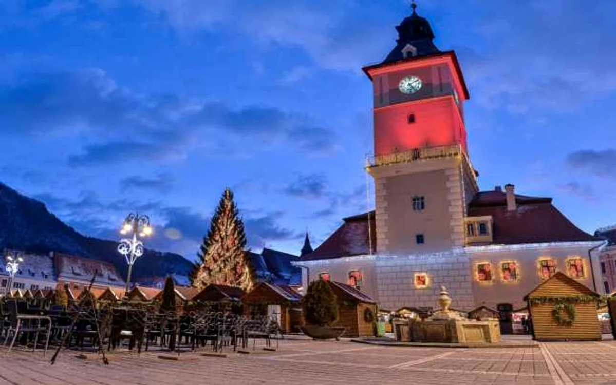 Iluminatul de sărbătoare va fi aprins în seara de 1 decembrie, de la ora 17.30, în cadru festiv. Foto: Arhivă