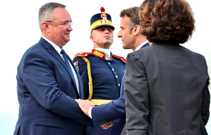 Emmanuel Macron, primit de Nicolae Ciucă FOTO Twitter