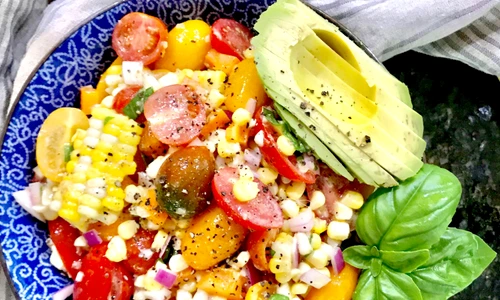 salata cu avocado si porumb jpeg