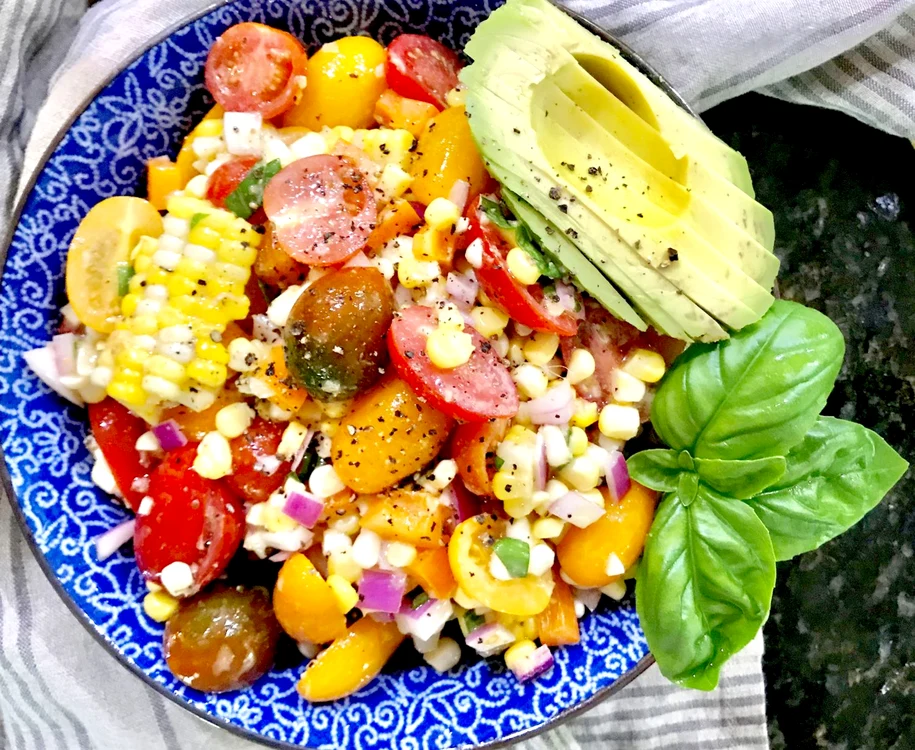 salata cu avocado si porumb jpeg