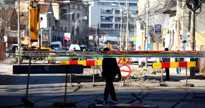 În zona Buzeşti-Berzei se lucrează de aproape doi ani la Diametrala Nord-Sud. FOTO Mediafax