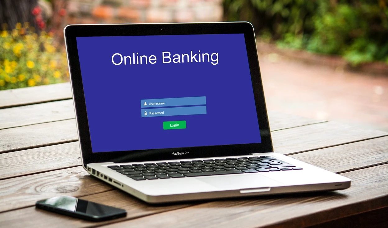 BRD reduce la zero costurile de utilizare a internet și mobile banking