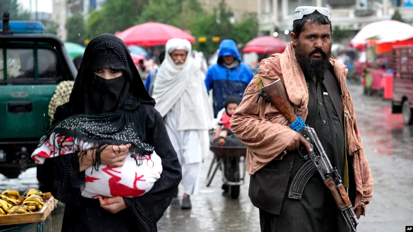 Femeile din Afganistan, tot mai izolate de lume.