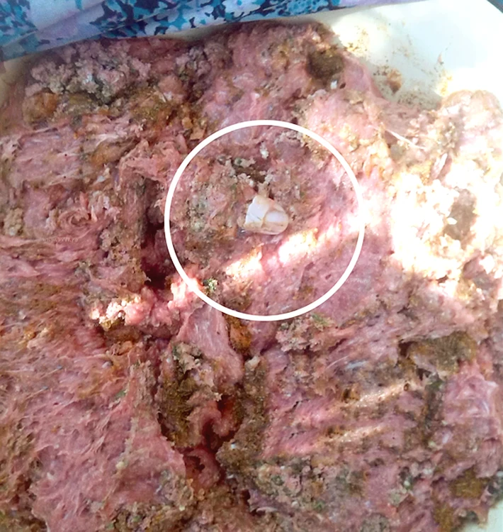 
    Ligheanul cu carne  tocată şi fragmentul  de deget uman  