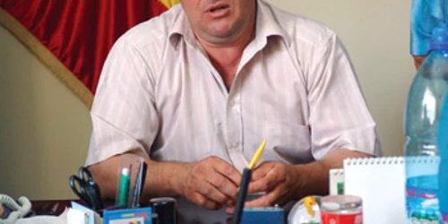 Hunedoara: Un primar acuză persoane necunoscute că l-au otrăvit cu mercur