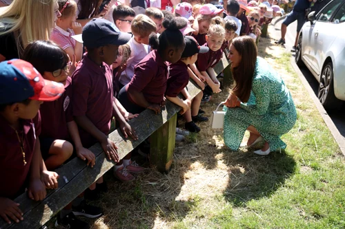 Kate, Prințesa de Wales, la Centrul pentru copii Riversley Park, pe 15 iunie 2023, în Nuneaton, Anglia, Getty