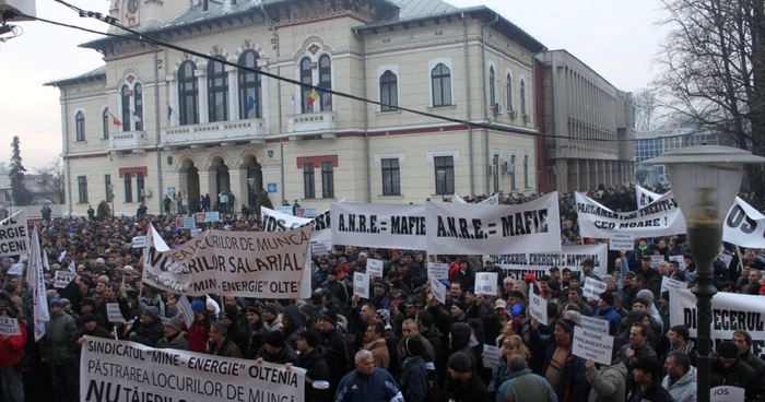 5000 de oameni sunt aşteptaţí să participe la protestul de joi