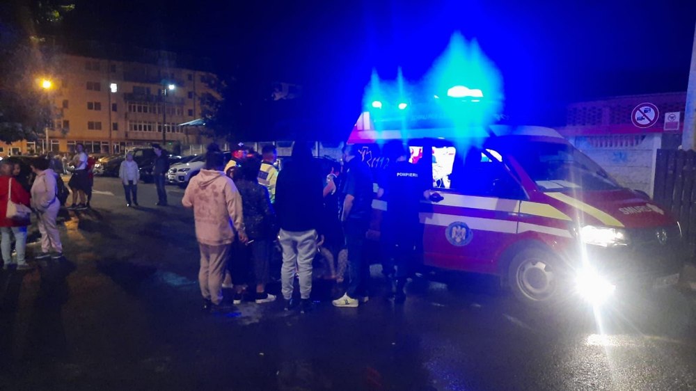 70 de persoane dintr-un bloc turn, evacuate în plină noapte, la Sibiu FOTO