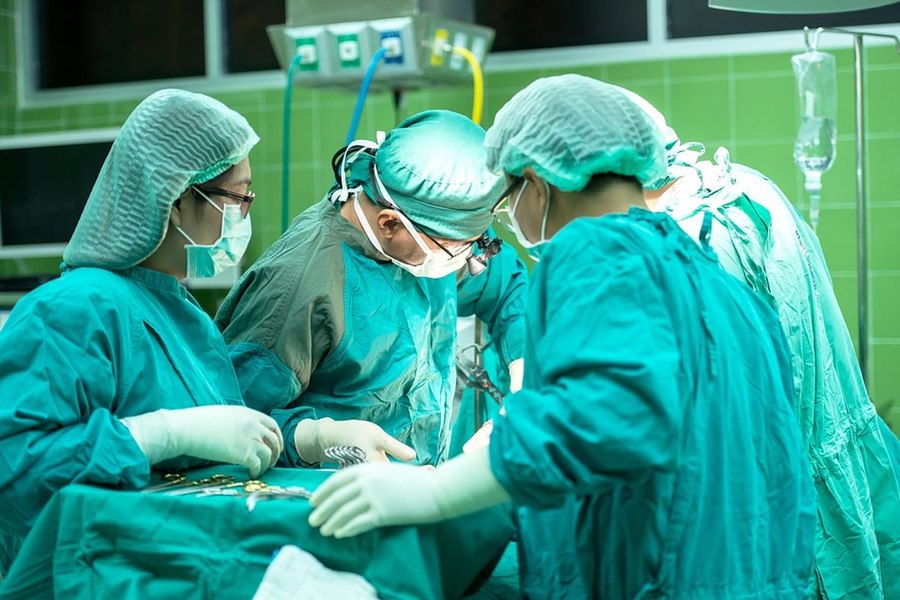 Sanitas avertizează: Noua lege a salarizării taie sporuri și riscă să readucă exodul medicilor