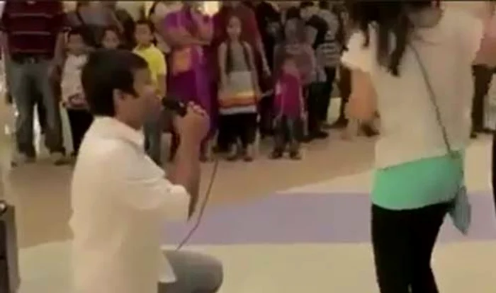 
    A cerut-o în căsătorie, dar a avut un şoc  