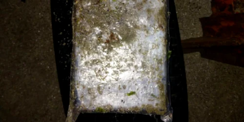 Colet pachet droguri descoperit pe litoral plajă Sursa IPJ Constanţa