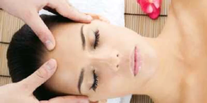 Masaj cu efect de lifting facial