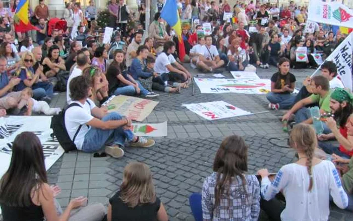 Sute de protestatari au iesit in strada la Sibiu - Foto Ramona Găină