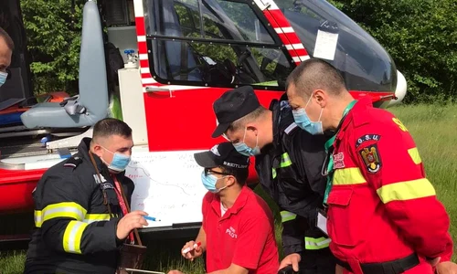 Copilul de 4 ani, luat de viituri, a fost căutat de salvatori cu elicopterul, în această dimineață, și a fost găsit mort jpeg