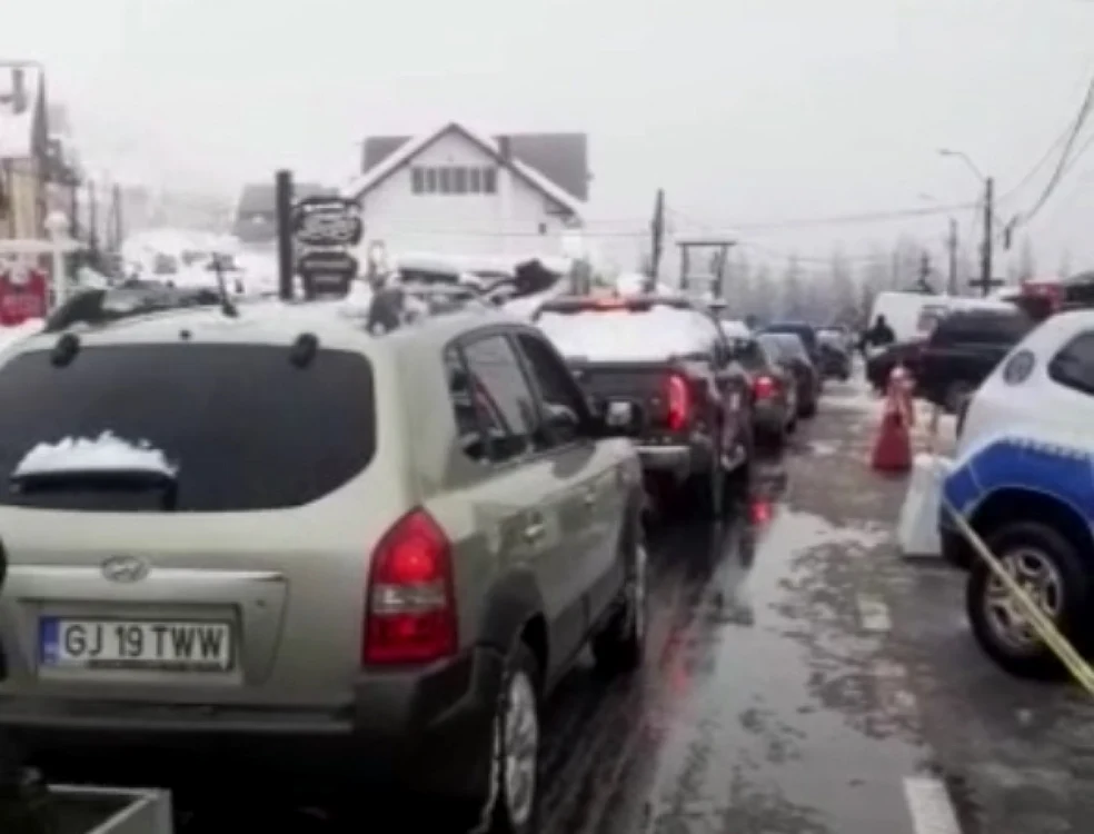 Circulaţia a fost blocată duminica trecută în zona Rânca Foto: Captură CNAIR