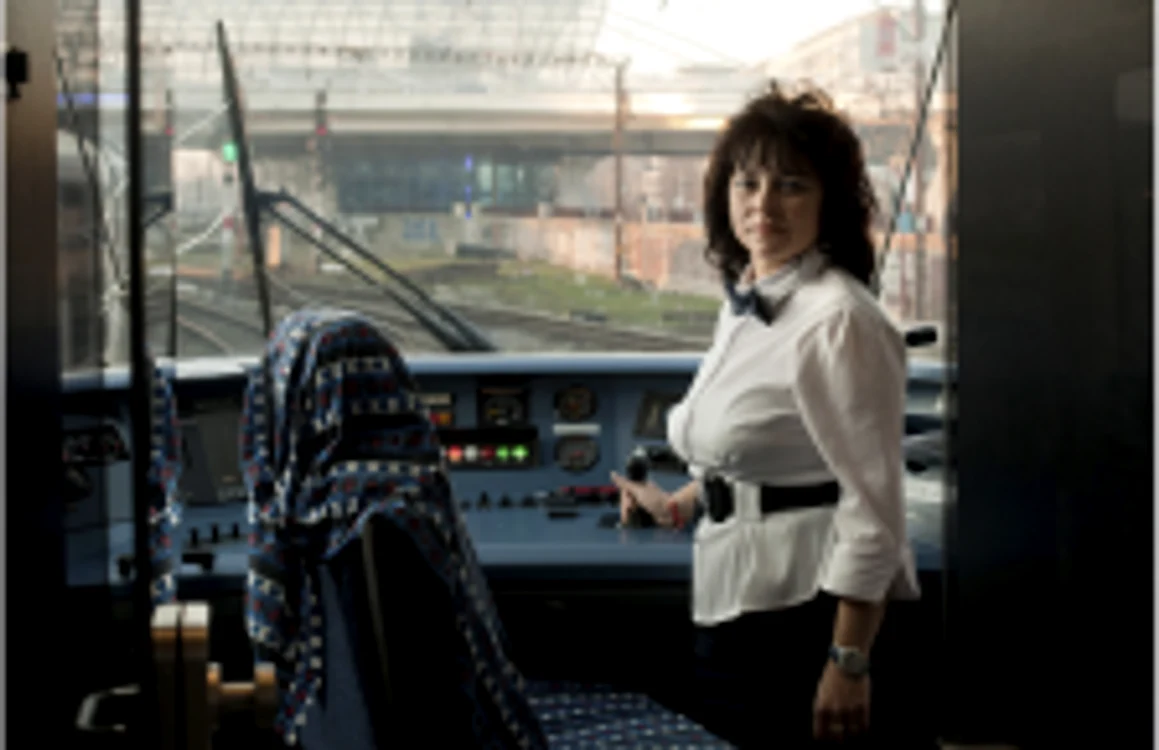 Daniela Tîrşogoiu mecanic de locomotivă şi automotor             FOTO Marius Dumbrăveanu / Mediafax