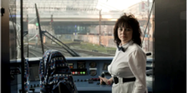 Daniela Tîrşogoiu mecanic de locomotivă şi automotor Marius Dumbrăveanu / Mediafax Foto 