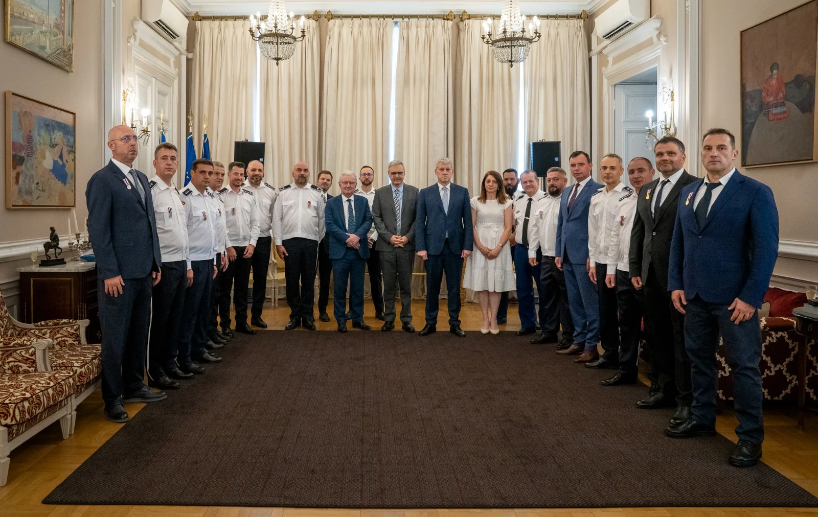 Polițiști români implicați în capturarea lui Mohamed Amra, decorați de Franța. Predoiu: „O recunoaștere a profesionalismului structurilor MAI”