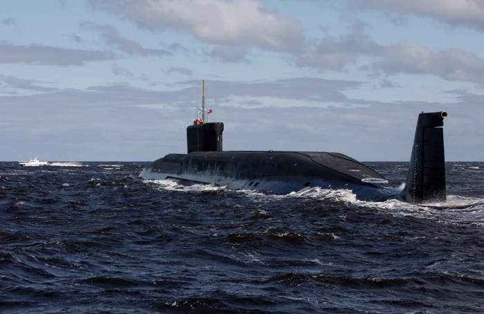 
    Un submarin nuclear rusesc care a luat foc  se afla în lucrări de reparaţie foto: Mediafax  