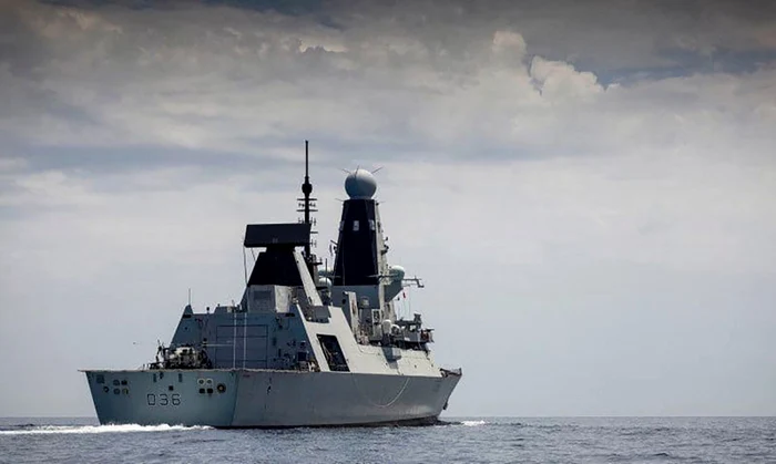 Distrugătorul britanic HMS Defender care a pătrus în apele Mării Negre ale Rusiei. FOTO Profimedia