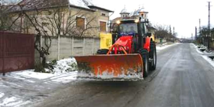 Utilajele de deszăpezire sunt prezente în zonele Petroşani, Orăştie şi Păuliş