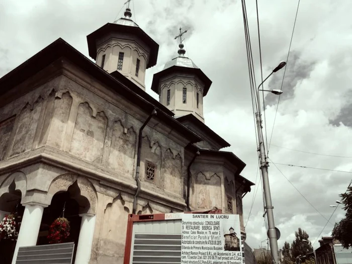 Biserica cu Sfinţi de pe Calea Moşilor